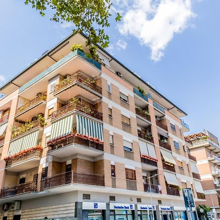 Bbhome Penthouse Bright And Elegant Metro Conca D'Oro Roma Exterior foto