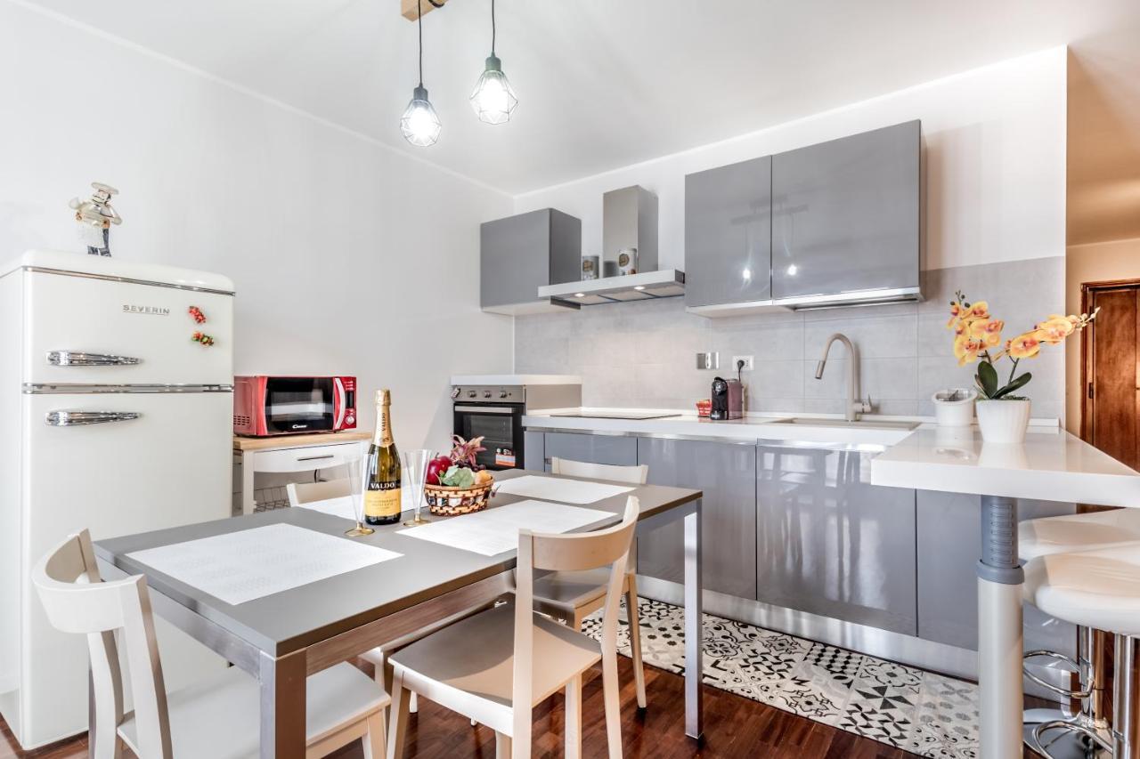 Bbhome Penthouse Bright And Elegant Metro Conca D'Oro Roma Exterior foto